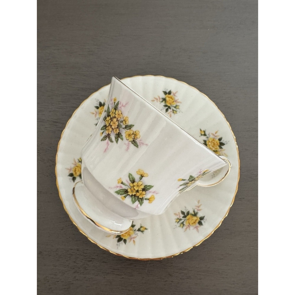 MCM Royal Windsor Tea Cup & Saucer hand-painted 22k Gold Yellow Flowers